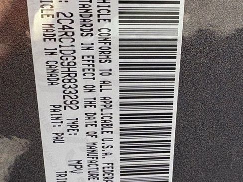 Used 2017 Chrysler Pacifica Touring FWD image 16
