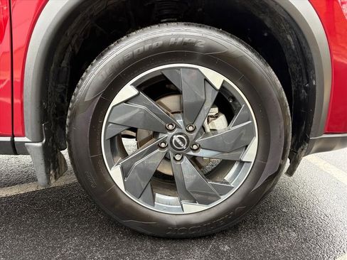 Certified 2025 Nissan Rogue SV image 27