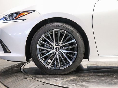 Used 2025 Lexus ES 300h w/ Premium Package FWD image 9