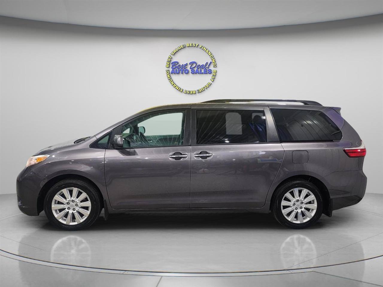 Used 2017 Toyota Sienna XLE AWD/4WD image 2
