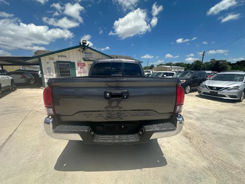Used 2022 Toyota Tacoma SR5 image 4