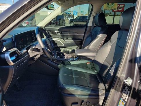 Used 2024 Kia Telluride EX w/ EX Captain's Chair Package image 14