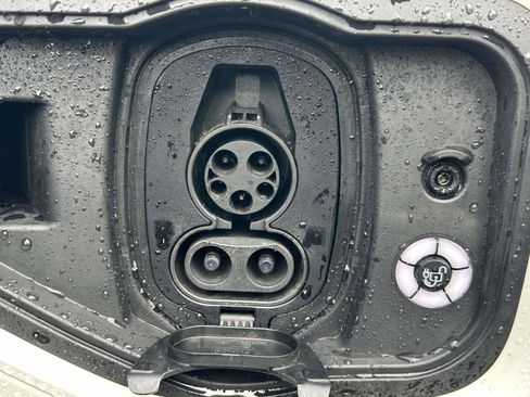 Used 2023 Ford F150 Lightning Platinum image 29