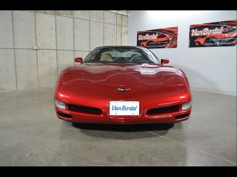 Used 2004 Chevrolet Corvette Coupe w/ Preferred Equipment Group RWD image 3
