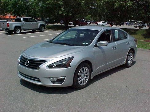 Used 2014 Nissan Altima 2.5 S w/ Display Audio Package FWD image 27