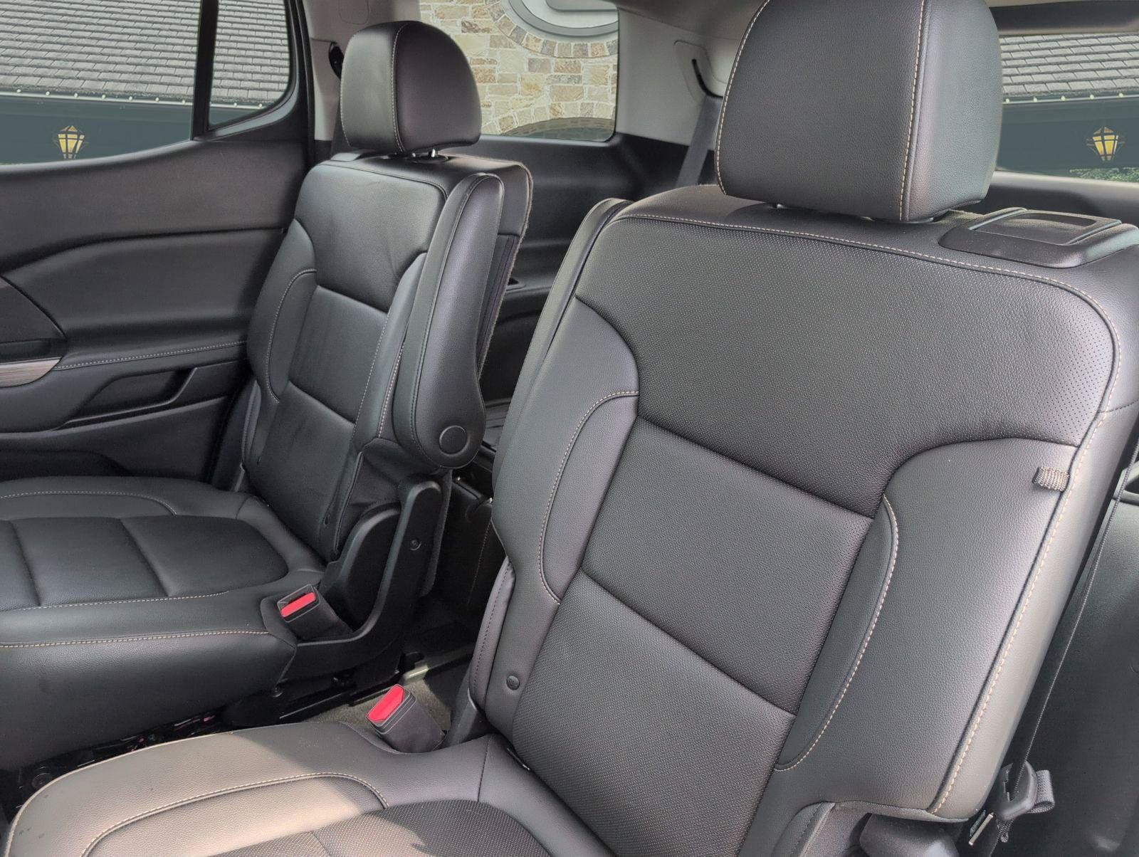 Used 2023 GMC Acadia SLT w/ Elevation Edition FWD image 17