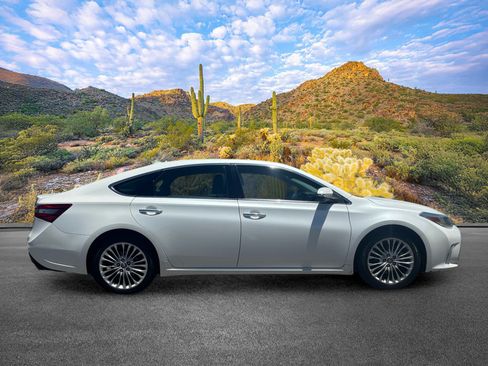 Used 2016 Toyota Avalon Limited w/ Toyota Safety Sense Package FWD image 3