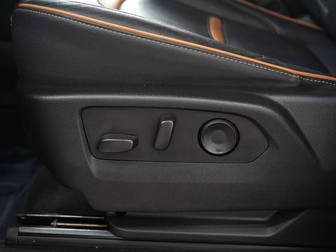 Used 2024 GMC Yukon XL AT4 w/ Technology Package image 30