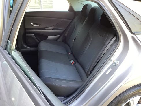 Used 2023 Hyundai Elantra SE FWD image 41