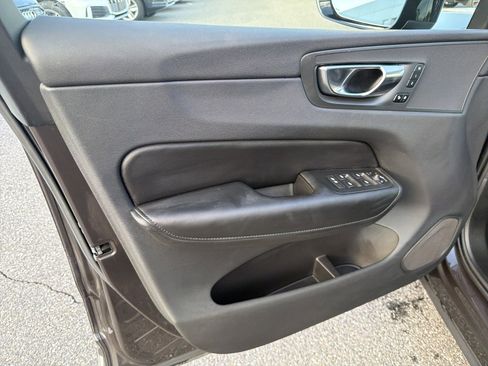 Certified 2025 Volvo XC60 B5 Plus image 6