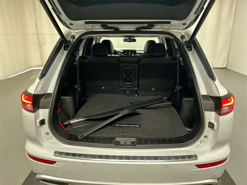 Used 2022 Mitsubishi Outlander SE image 24