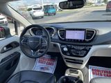 Used 2023 Chrysler Pacifica Touring-L image 2