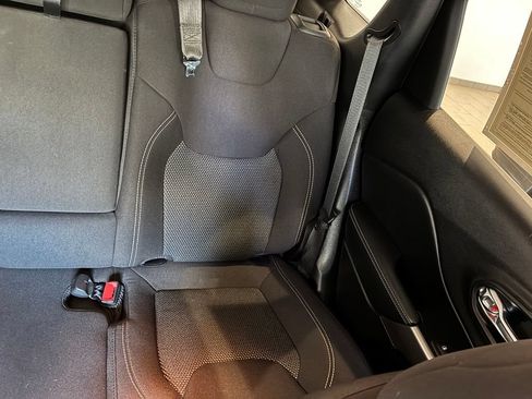 Used 2021 Jeep Cherokee Latitude AWD/4WD image 15