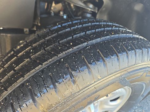 Certified 2025 Nissan Frontier S image 13