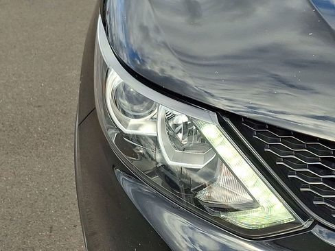 Used 2019 Nissan Rogue Sport SV image 9