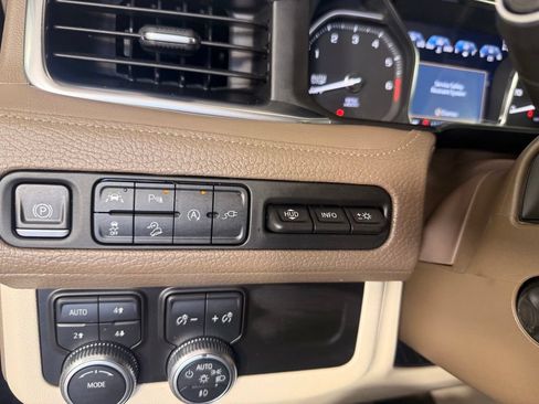 Used 2021 GMC Yukon Denali w/ Denali Premium Package AWD/4WD image 32