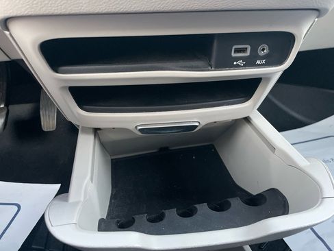 Used 2020 Chrysler Pacifica Touring-L image 29