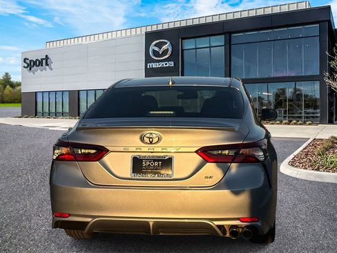 Used 2022 Toyota Camry SE image 5