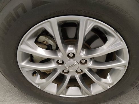 Used 2021 Jeep Cherokee Latitude Lux w/ Sun & Sound Group image 31