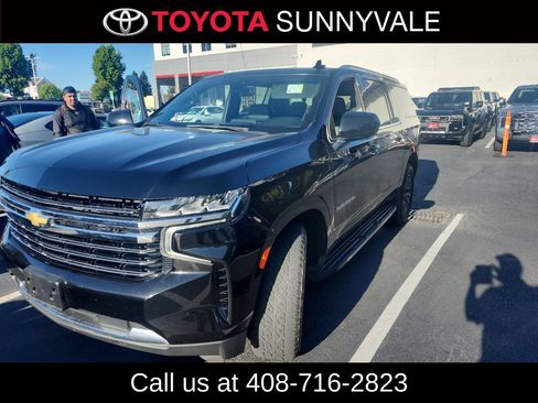 Used 2021 Chevrolet Suburban LT RWD image 1