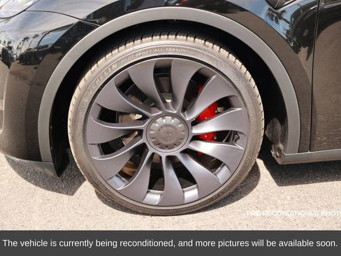 Used 2024 Tesla Model Y Performance image 12