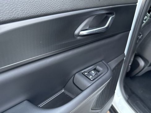 Used 2024 Jeep Grand Cherokee Laredo X image 46