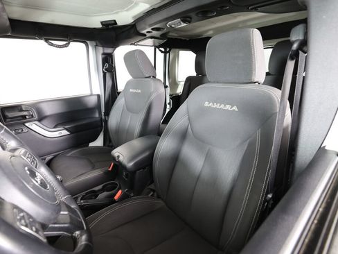 Used 2016 Jeep Wrangler Unlimited Sahara w/ Connectivity Group AWD/4WD image 11