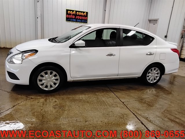 Used 2018 Nissan Versa SV FWD image 5