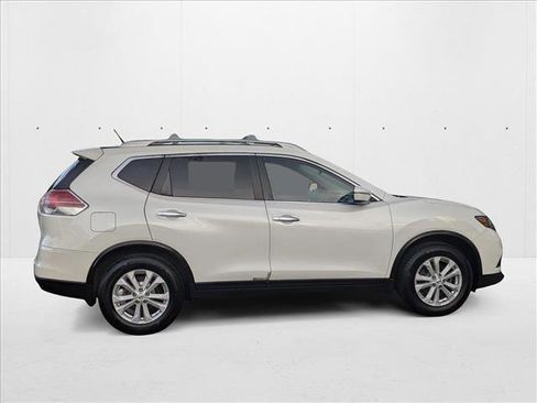 Used 2015 Nissan Rogue SV image 4