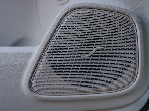 Used 2024 Mercedes-Benz EQB 250+ image 25