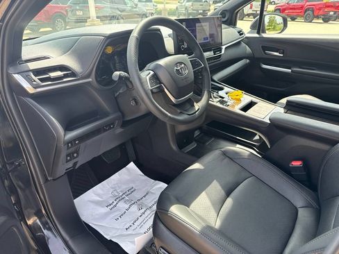 Certified 2025 Toyota Sienna Limited AWD/4WD image 8