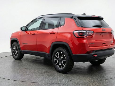 Used 2025 Jeep Compass Trailhawk AWD/4WD image 6