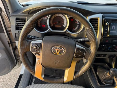 Used 2014 Toyota Tacoma Base image 12