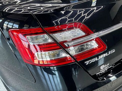 Used 2018 Ford Taurus Limited FWD image 22