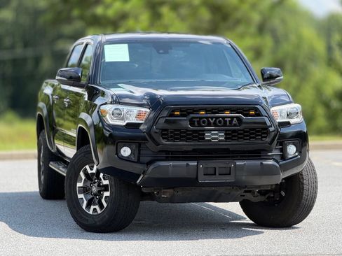 Used 2019 Toyota Tacoma TRD Off-Road w/ Technology Package RWD image 4