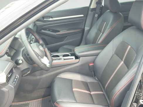 Certified 2025 Nissan Altima 2.5 SR FWD image 31