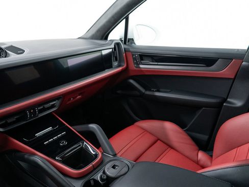 Used 2026 Porsche Cayenne GTS AWD/4WD image 30