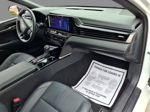 Used 2025 Toyota Camry XSE image 12