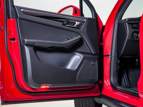 New 2026 Porsche Macan image 25