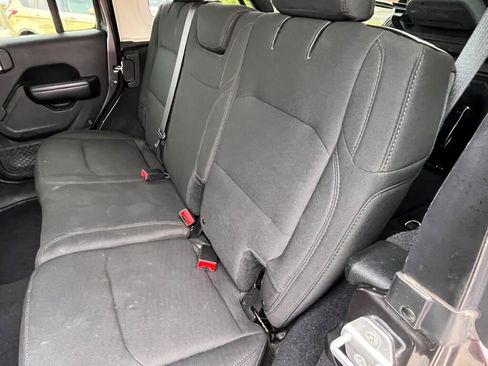 Used 2018 Jeep Wrangler Unlimited Sport S image 21