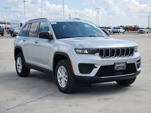 New 2026 Jeep Grand Cherokee Laredo AWD/4WD image 3