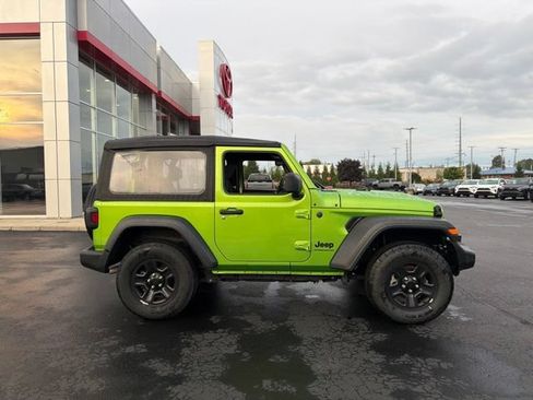 Used 2025 Jeep Wrangler Sport AWD/4WD image 8