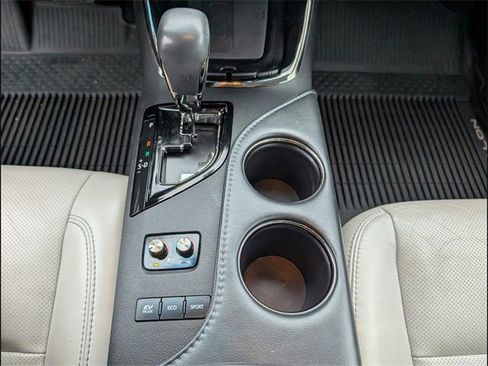 Used 2018 Toyota Avalon Limited image 14