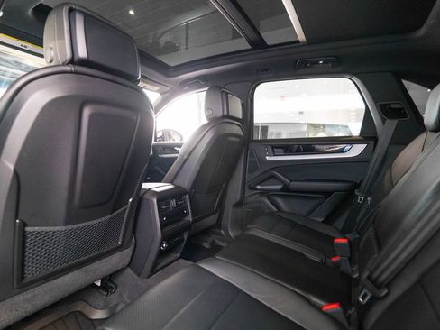 Certified 2025 Porsche Cayenne AWD/4WD image 17
