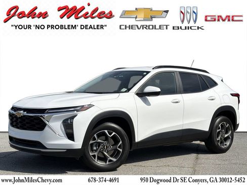 Used 2025 Chevrolet Trax LT w/ Driver Confidence Package FWD image 1