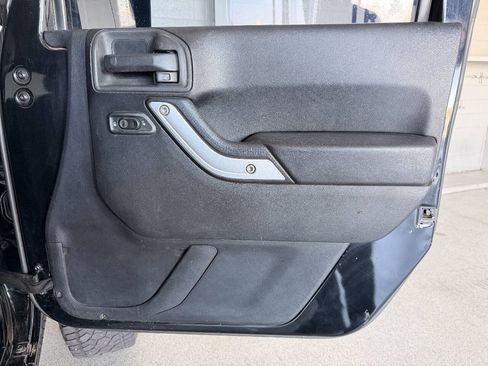 Used 2014 Jeep Wrangler Unlimited Sahara AWD/4WD image 15