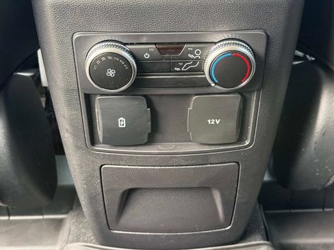 Used 2024 Ford Explorer XLT w/ Equipment Group 202A AWD/4WD image 17