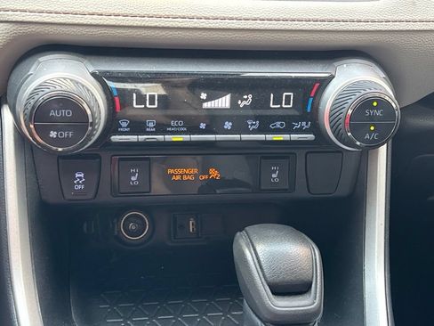 Used 2019 Toyota RAV4 XLE w/ Convenience Package AWD/4WD image 14
