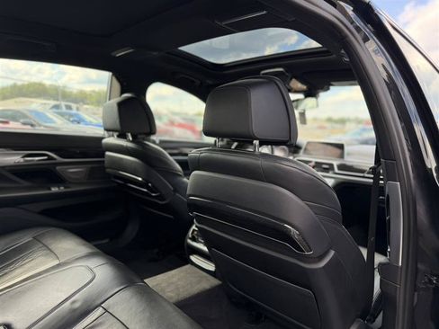 Used 2018 BMW 750i RWD image 36
