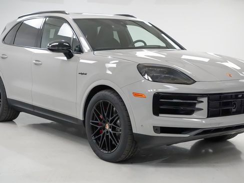 New 2026 Porsche Cayenne S image 8